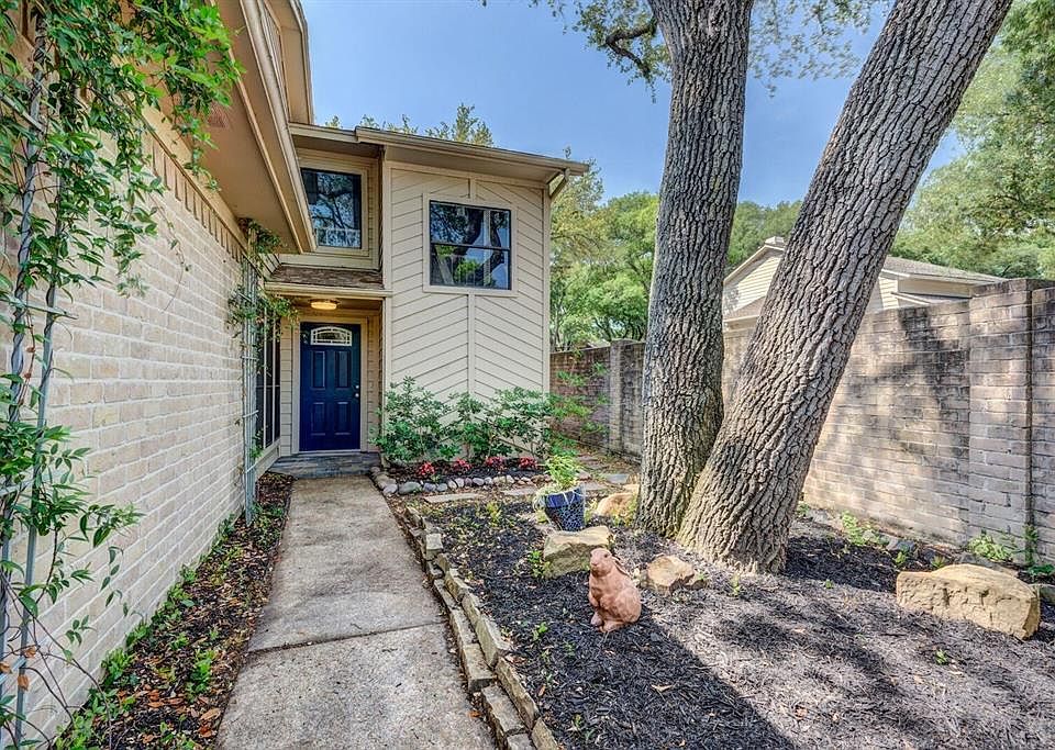 1st image of 8013 E Oakwood Ct
