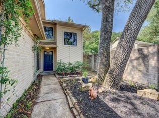 8013 E Oakwood Ct, Houston, TX 77040