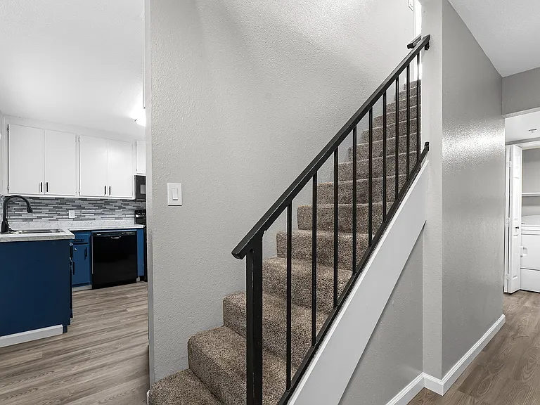 Newly renovated unit. Finishes in select units only.