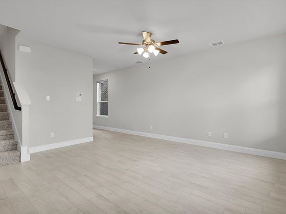 5th image of 905 Portina Dr