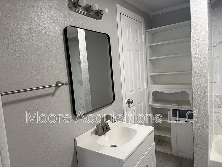 1108 W Center St — Photo 13