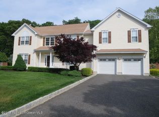 10 Mackenzie Rd, Eatontown, NJ 07724