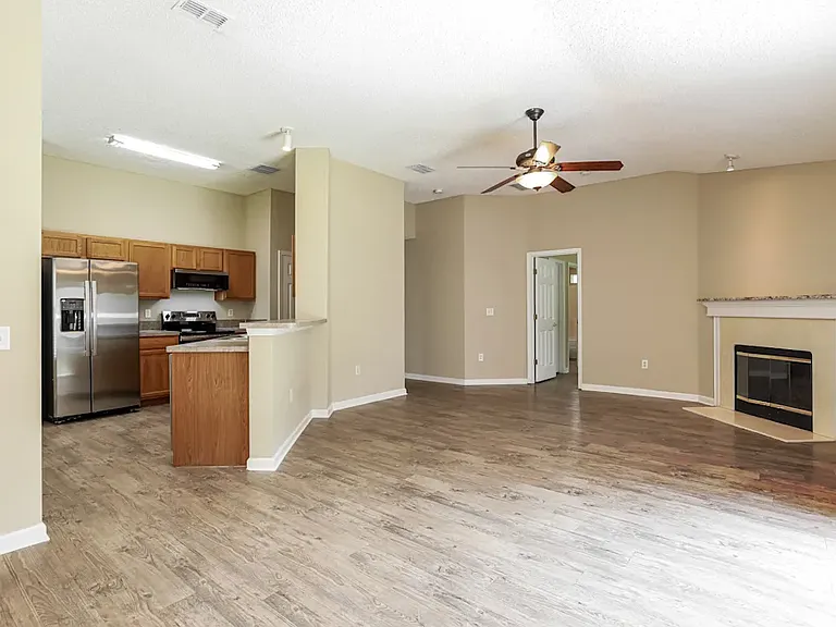 3509 Whisper Creek Blvd — Photo 2