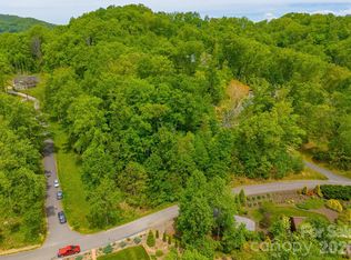 27 Peak View Ln, Waynesville, NC 28786