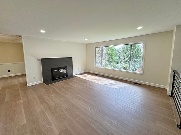 4th image of 807 Grimes Rd