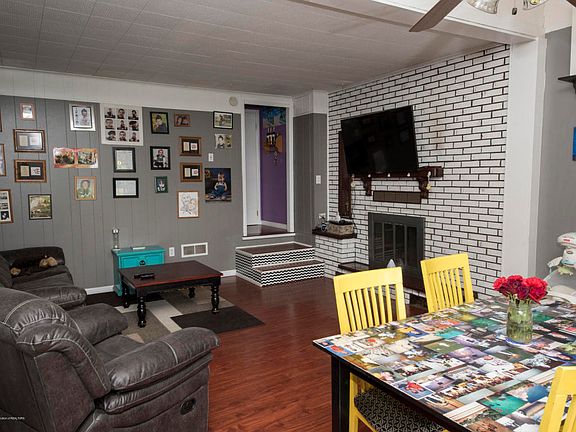 3rd image of 150 Elizabeth Dr
