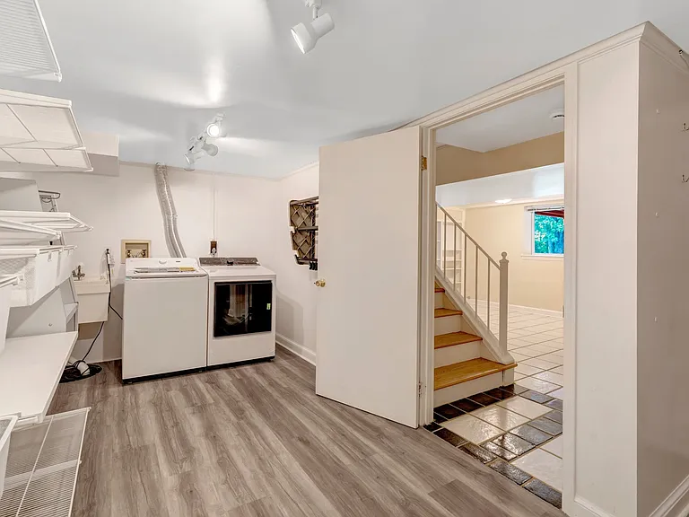 7030 Donna Cir — Photo 23