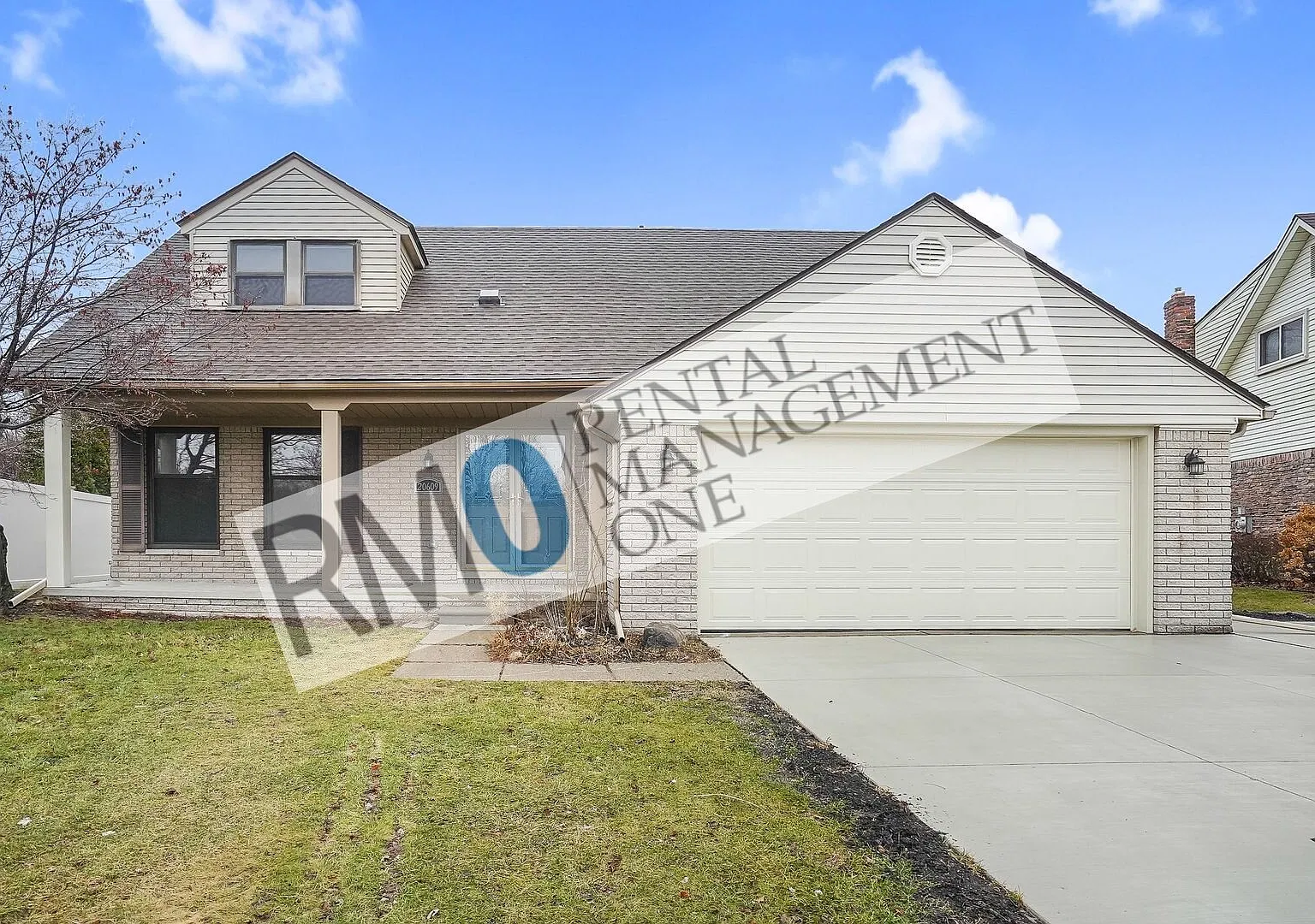 Beautifully Updated 4 Bed / 2.5 Bath Colonial in Riverview — Photo 1