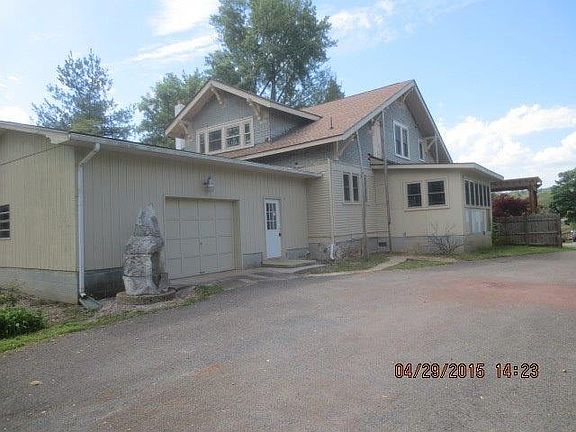 3rd image of 2844 NE Gibbs Dr