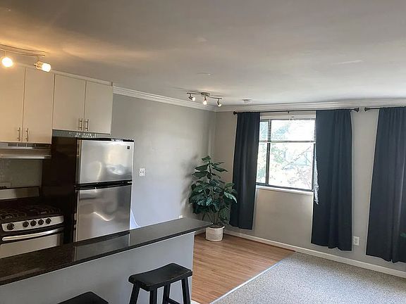 2nd image of 305 C St NE APT 308