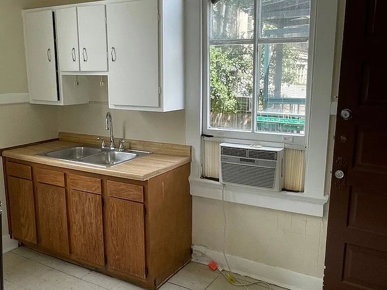 2201 Calhoun St #B — Photo 14