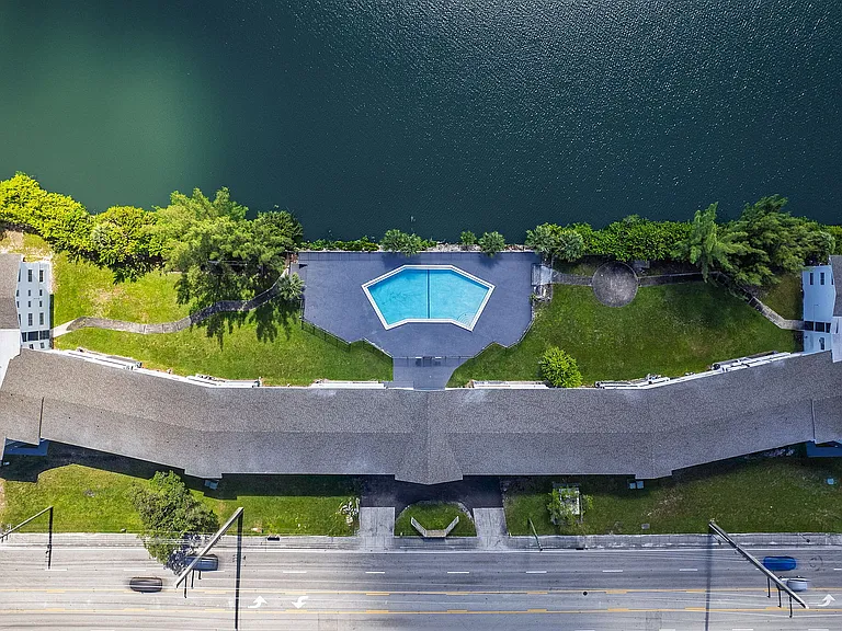 20-web-or-mls-LakeShore_Presidential_DJI_0252
