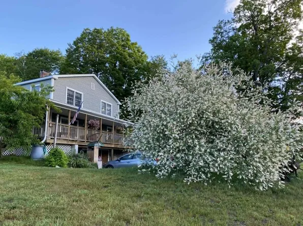 136 Station Road, Hebron, ME 04238
