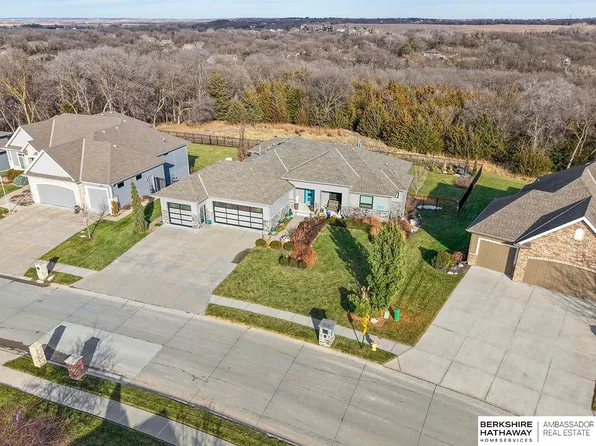 5713 S 239th St, Elkhorn, NE 68022