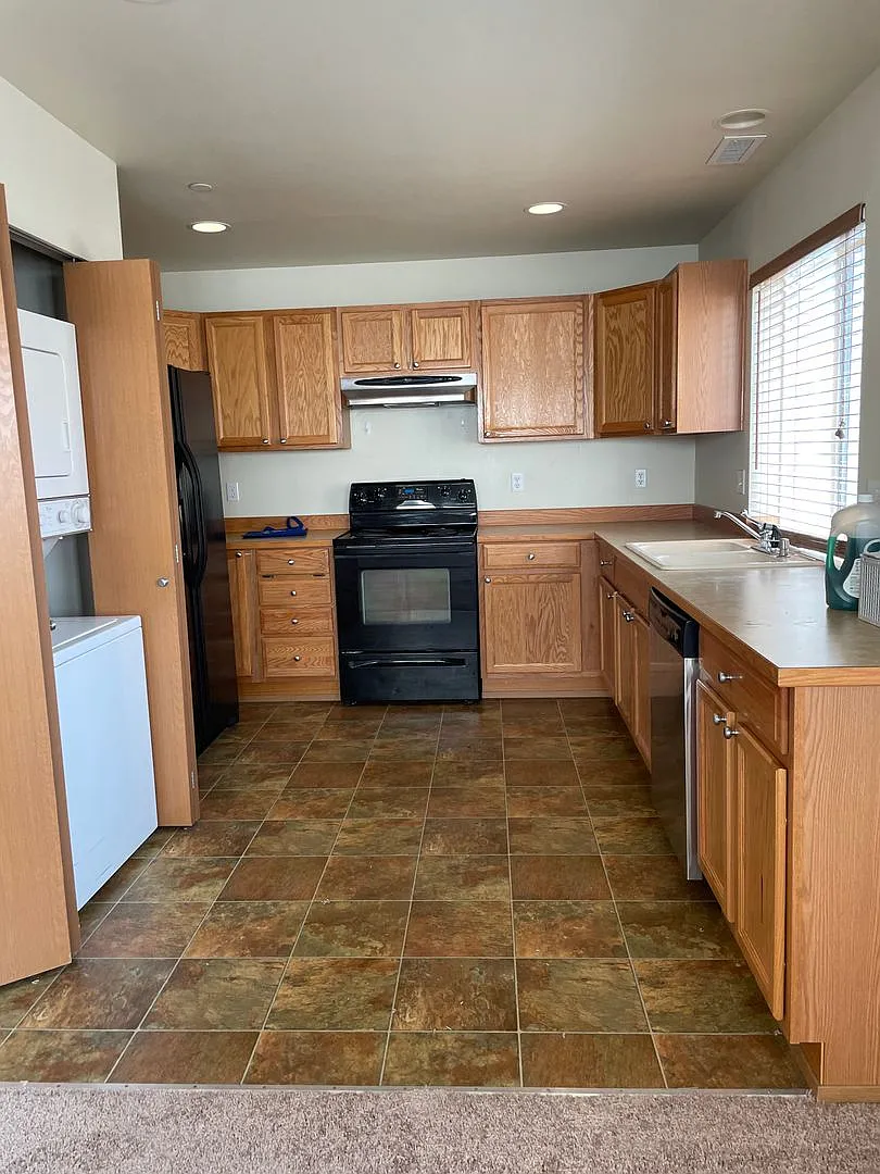 Lovely 2/2.5 DuPont home — Photo 3