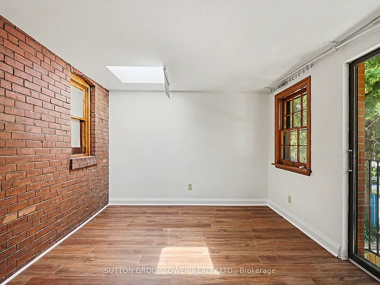 118 Castlefield Ave — Photo 23