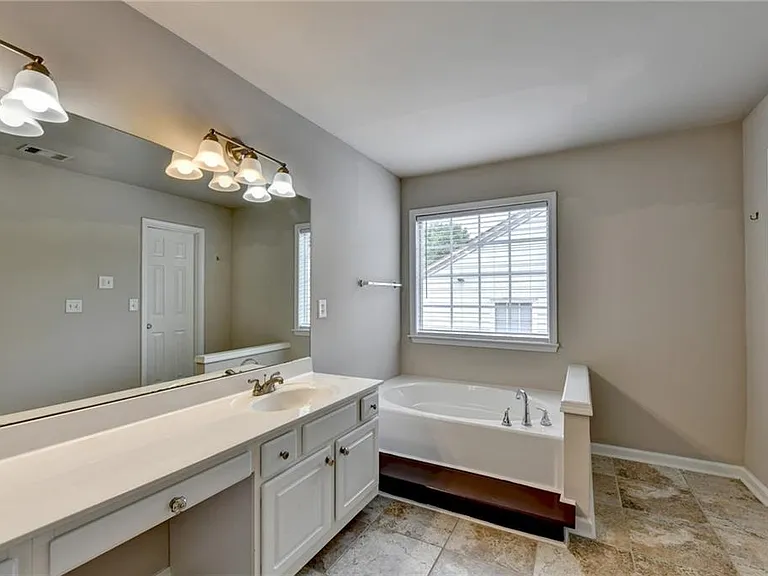 565 Alstonefield Dr — Photo 41
