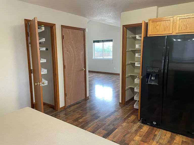 494 S Tamera Ave — Photo 15