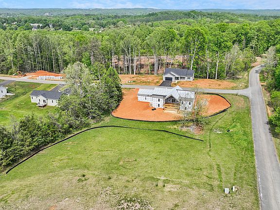 4th image of 45 Belvior Cir
