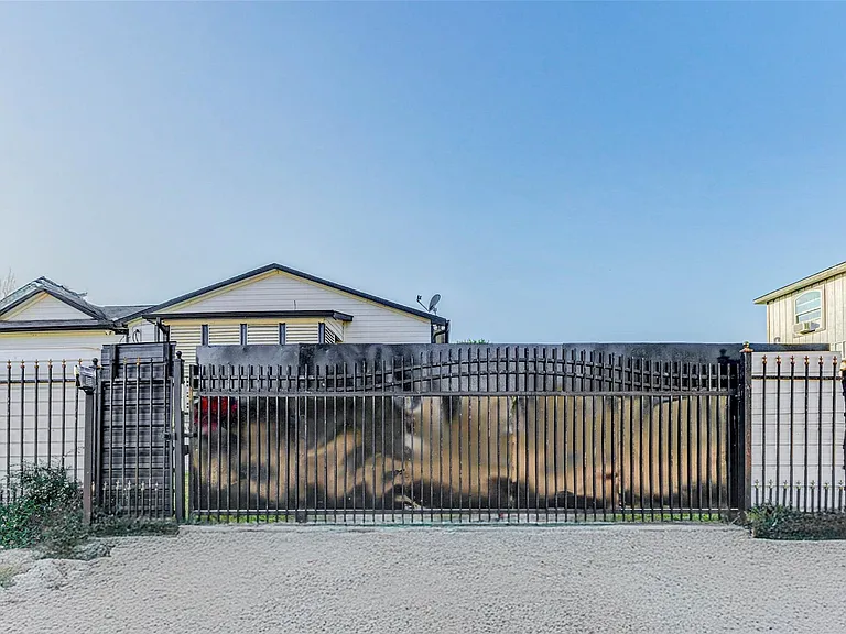 10905 Shady Ln #A — Photo 43