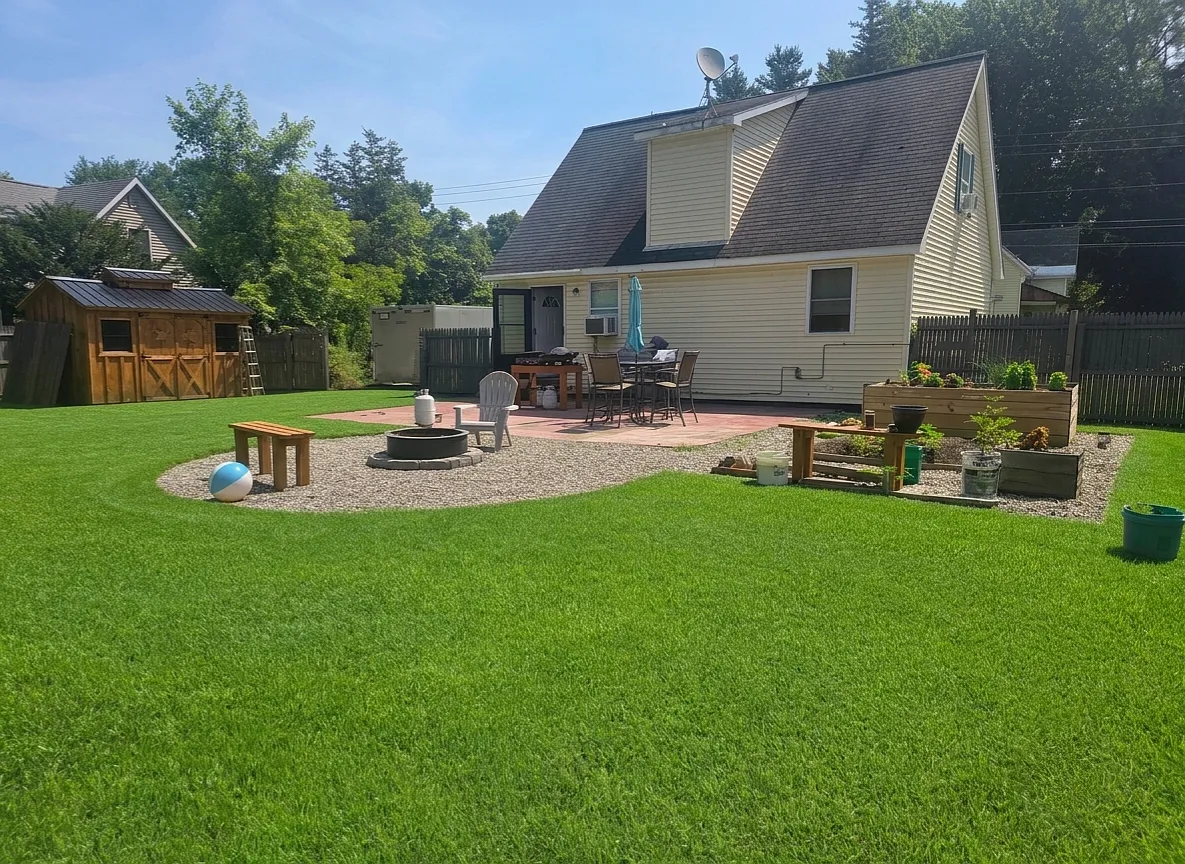 4 bed, $2,700 — Photo 1