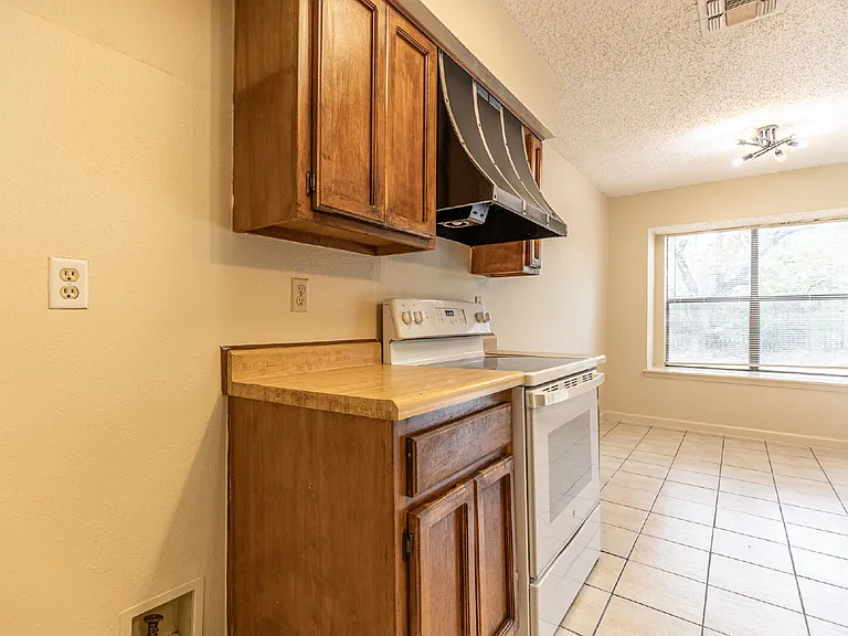 7750 Crooked Road St — Photo 13