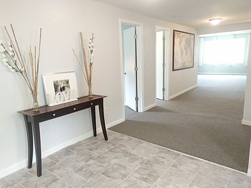 Ideal layout - natural light