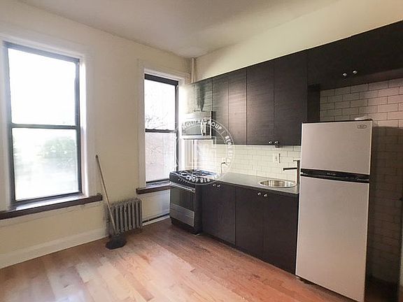 4th image of 2286 A C Powell Blvd