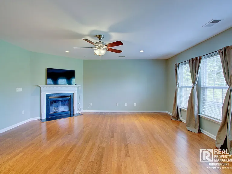130 Decatur Dr — Photo 5