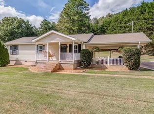 421 Wax Rd SE, Silver Creek, GA 30173