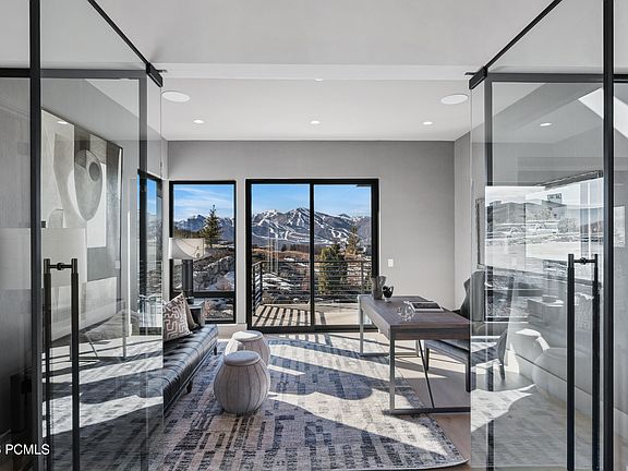 4th image of 2127 E Adventure Ct