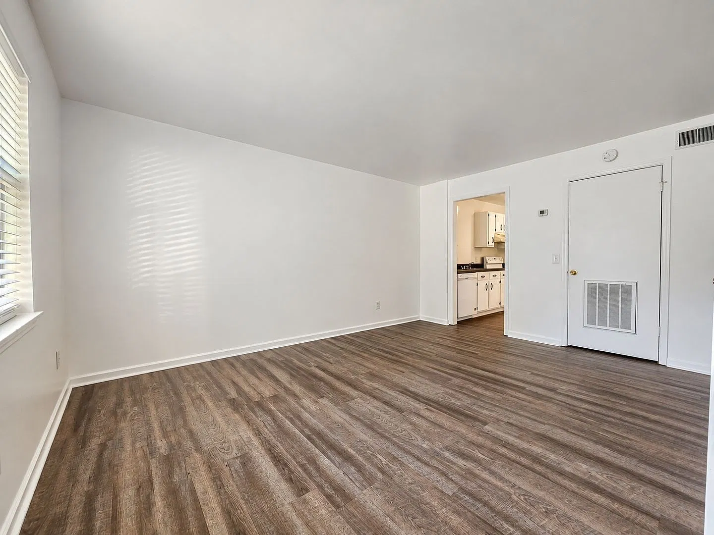 2 bed, 1.5 bath, 928 sqft, $950 — Photo 3