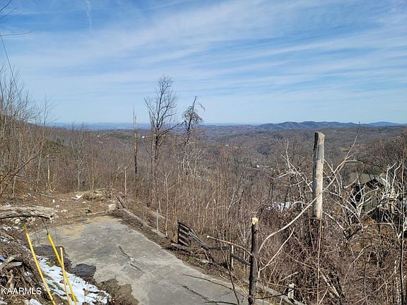 3rd image of 883 Chalet Village Blvd