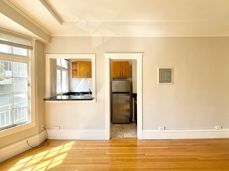 890 Bush — Photo 3
