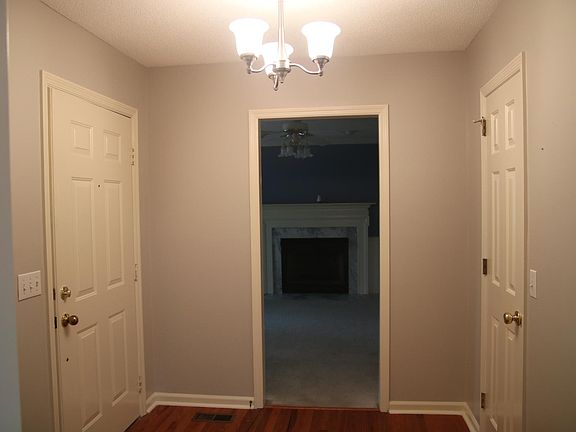 4th image of 6800 Benwood Dr
