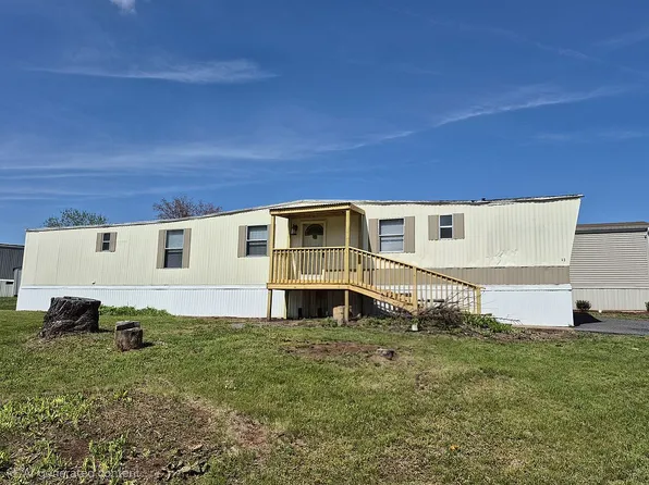 700 Salem Rd Trailer 43, Etters, PA 17319
