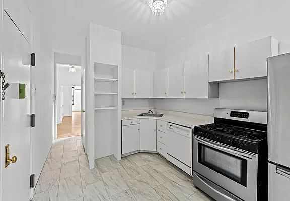 4th image of 322 E 85th St APT 5A