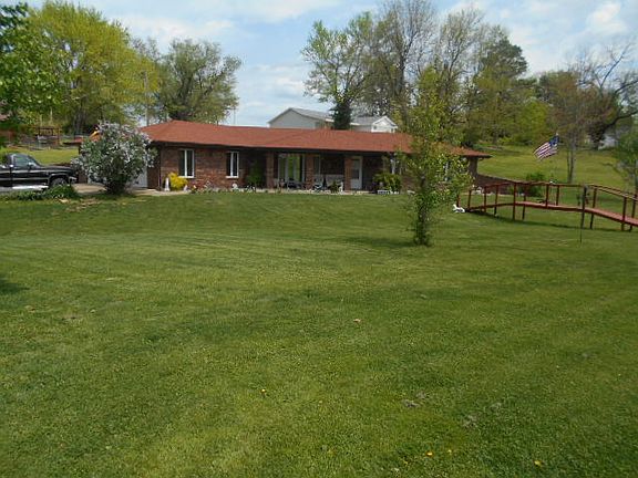2nd image of 700 Dublin Ln