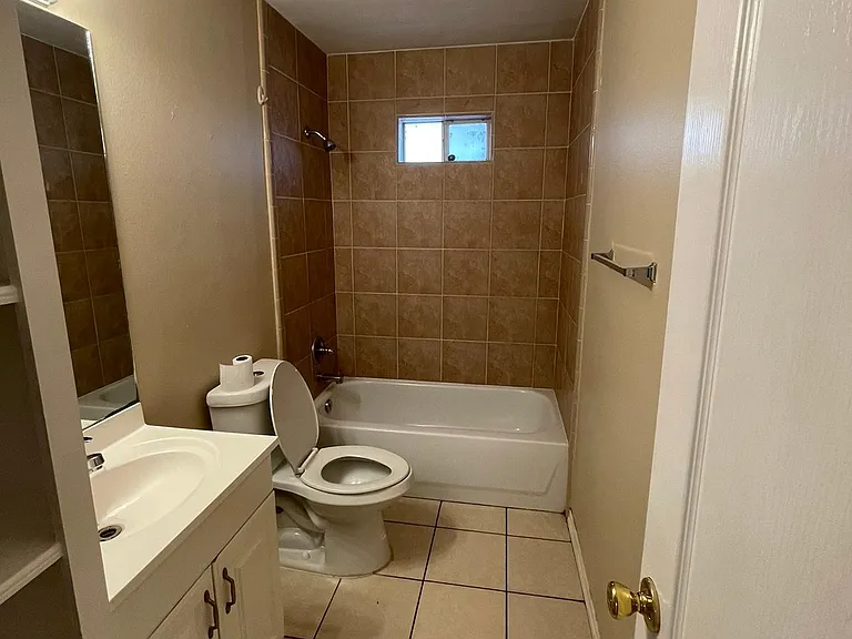 3110 Carson St #4 — Photo 5