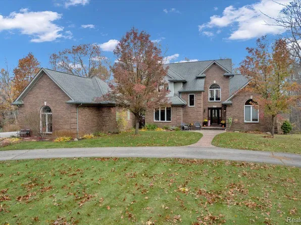 255 Woodside Ln, Oakland, MI 48363