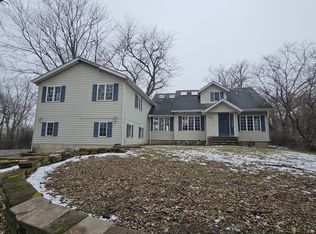 181 Old Sutton Rd, Barrington, IL 60010