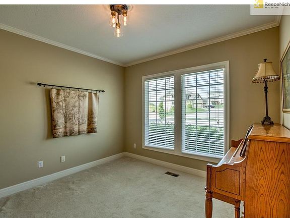 4th image of 5605 N Overland Dr