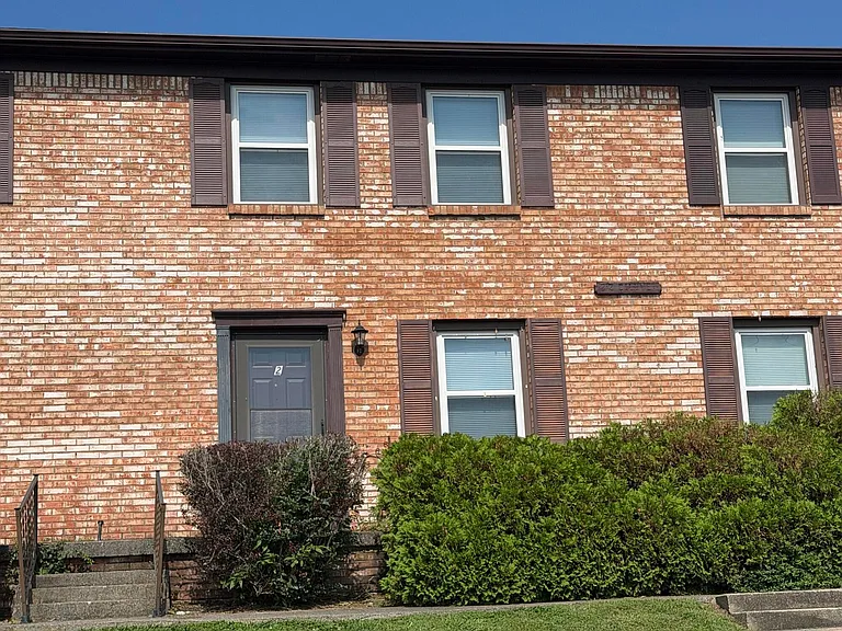 212 Calumet Dr #2 — Photo 1