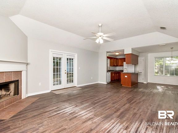 5th image of 7589 Elizabeth Dr