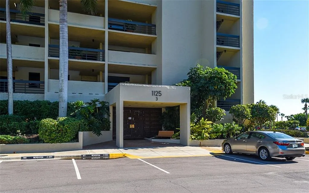 2 bed, 2.0 bath, 1642 sqft, $11,000 — Photo 2