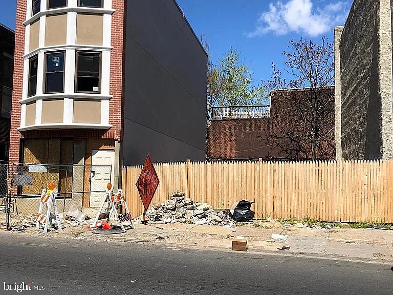 2nd image of 2864 Frankford Ave