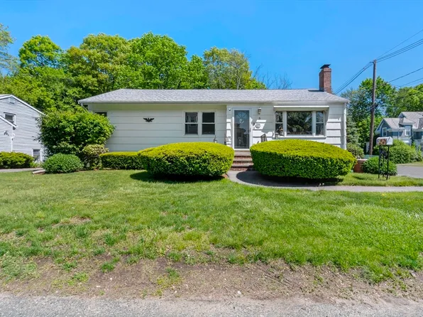 3 Moraine Pl, Brockton, MA 02301