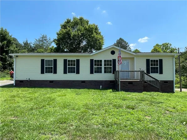 931 Lower Lake Rd, Thomasville, NC 27360