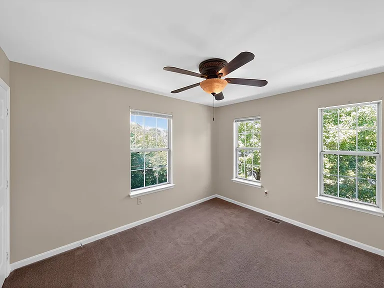 3006 Freedom Ct N — Photo 8
