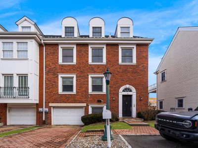 10 Half Moon Isle #10, Jersey City, NJ, 07305